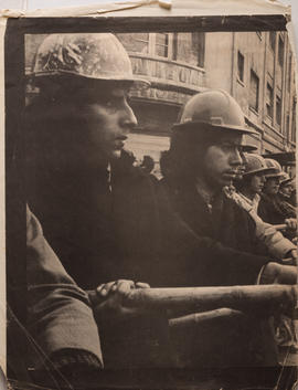 Fotografía de jóvenes en manifestación