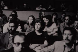 Fotografía de público asistente al homenaje de René Schneider