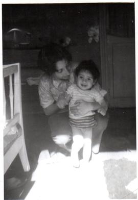 María Soledad Henríquez con su hijo, Juan Carlos