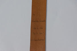 Reverso de marcapáginas manuscrito ¡Por la vida, Por la Paz! ¡Los encontraremos!