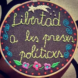 Bordado libertad a los presos políticos
