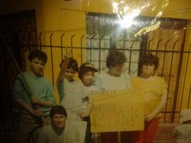 Familia Arias en su casa en la población Juanita Aguirre, Conchalí