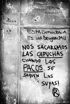 "ESTA DEMOCRACIA ES UNA DESGRACIA!! NOS SACAREMOS LAS CAPUCHAS CUANDO LOS PACOS SE SAQUEN LAS SUYAS"