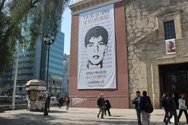 Gigantografía sobre el caso de Manuel Gutiérrez en la Iglesia San Francisco