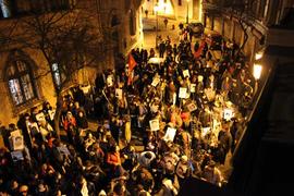 Personas en manifestación fuera de Londres 38 por el caso de Manuel Gutiérrez