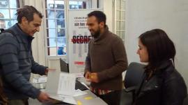 Persona ingresando a sala de consulta de Londres 38