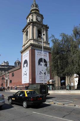 Gigantografías sobre el caso de Manuel Gutiérrez en la Iglesia San Francisco