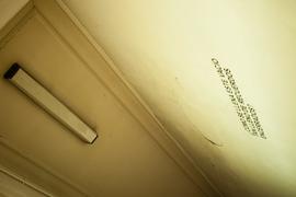 "¿Cómo se llena este vacío tan lleno de recuerdos encerrados" en pared de inmueble ubicado en Londres 38
