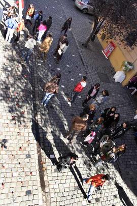 Personas esperando ingresar a Londres 38 en el Día del Patrimonio 2010