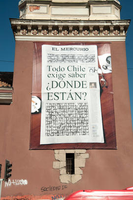 Intervención urbana Todo Chile exige saber ¿Dónde están? en Iglesia San Francisco