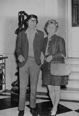 Carlos Salcedo y su madre, Sylvia Morales