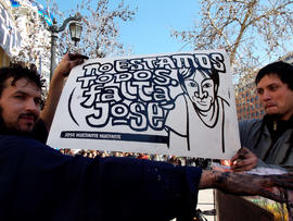 Afiche "No estamos todos, falta José Huenante"