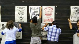 Instalación de afiches de la Brigada 40 años en jornada por los derechos colectivos