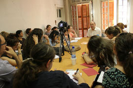 Personas participando de charla en Londres 38