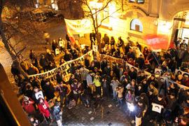 Personas en manifestación fuera de Londres 38 por el caso de Manuel Gutiérrez