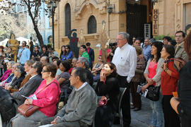 Asistentes a inauguración de muestra "Montajes Comunicacionales"