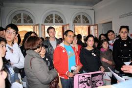 Personas durante visita dialogada en Londres 38 durante el Día del Patrimonio 2011