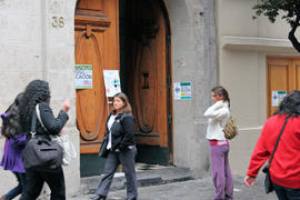 Entrada a Londres 38 durante el Plebiscito Nacional por la Educación