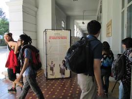 Exposición itinerante "Montajes comunicacionales del pasado y del presente"