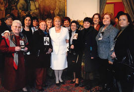 Madres de Detenidos Desaparecidos junto a Michelle Bachelet