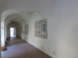 Afiches de la Brigada 40 años en exhibición en Nápoles