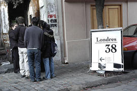Personas ingresando a Londres 38 durante el Día del Patrimonio 2008