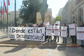 Manifestación frente a La Moneda ¿Dónde están los desaparecidos?