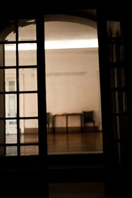 Puerta de vidrio en entrada a habitación del inmueble ubicado en Londres 38